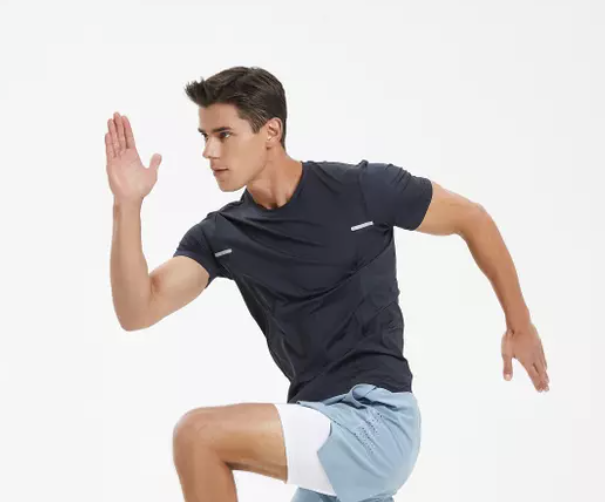 هل من المقبول ارتداء ملابس متقطعة في صالة الألعاب الرياضية؟